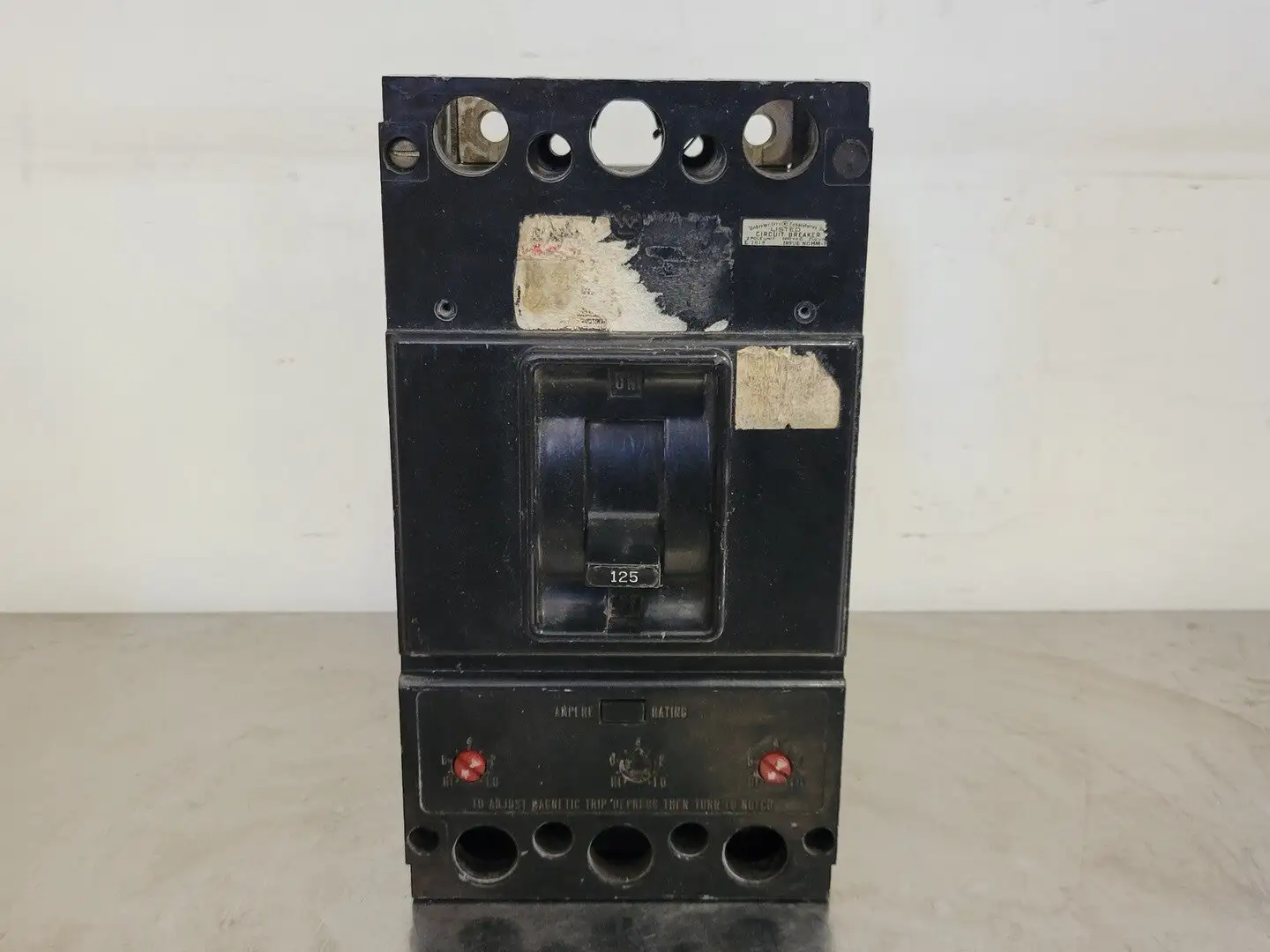 125 Amp, 2 Pole, 600 volts Circuit Breaker