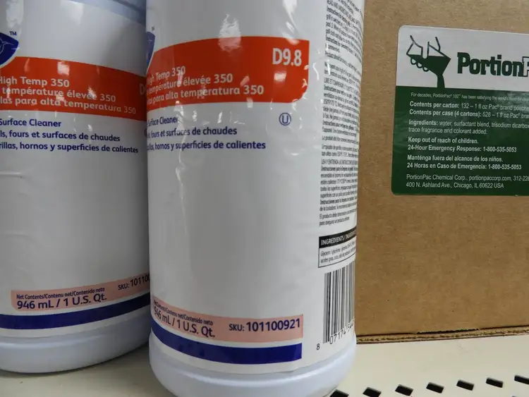 New | in-Stock Diversey New 32oz Diversey 350 High Temp Oven and Grill Cleaner D9.8 Degreasers Illinois US | Falcon Restaurant Supply #1376624