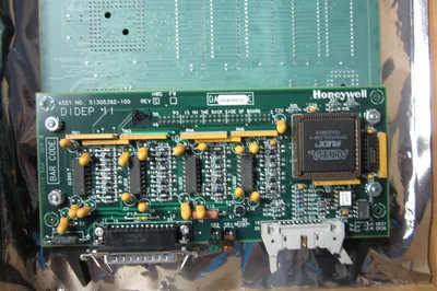 NEW HONEYWELL 51305390-400 PC BOARD 51305390400 W/51305392-100