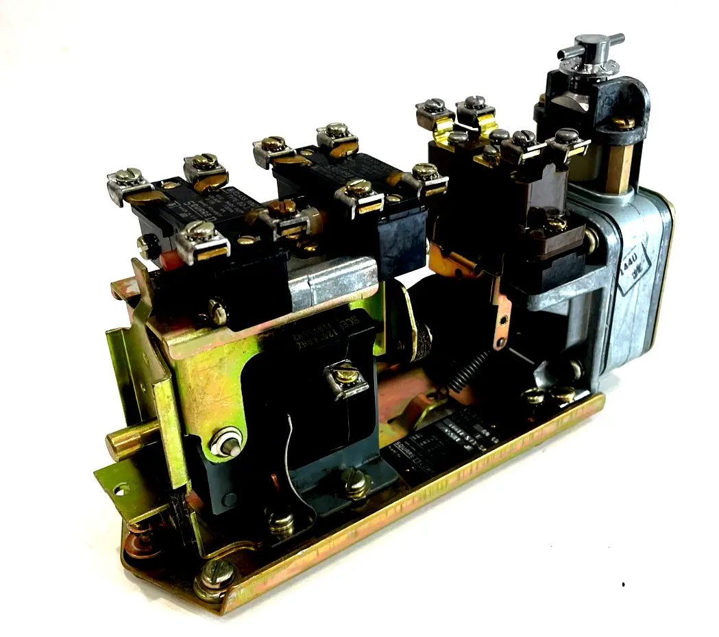 NEW GENERAL ELECTRIC 9050-BO6D TIMING RELAY 9050BO6D