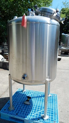 USED T & C STAINLESS 250 GALLON