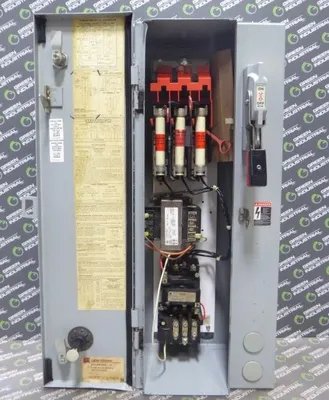 Cutler-Hammer ECN1601AAC Fusible Combo Starter 600V 30A 1/3 Ph Size 00 Used