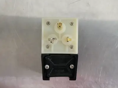 NEW HUBBELL P-5145