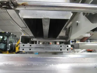 Conveyor with Wirecut