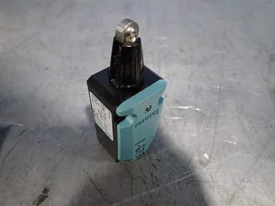 NEW SIEMENS 3SE1120BD02