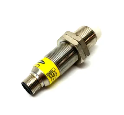 USED BANNER ENGINEERING EZ-LIGHT IN-LINE INDICATOR 18MM METAL HOUSING 3-COLOR