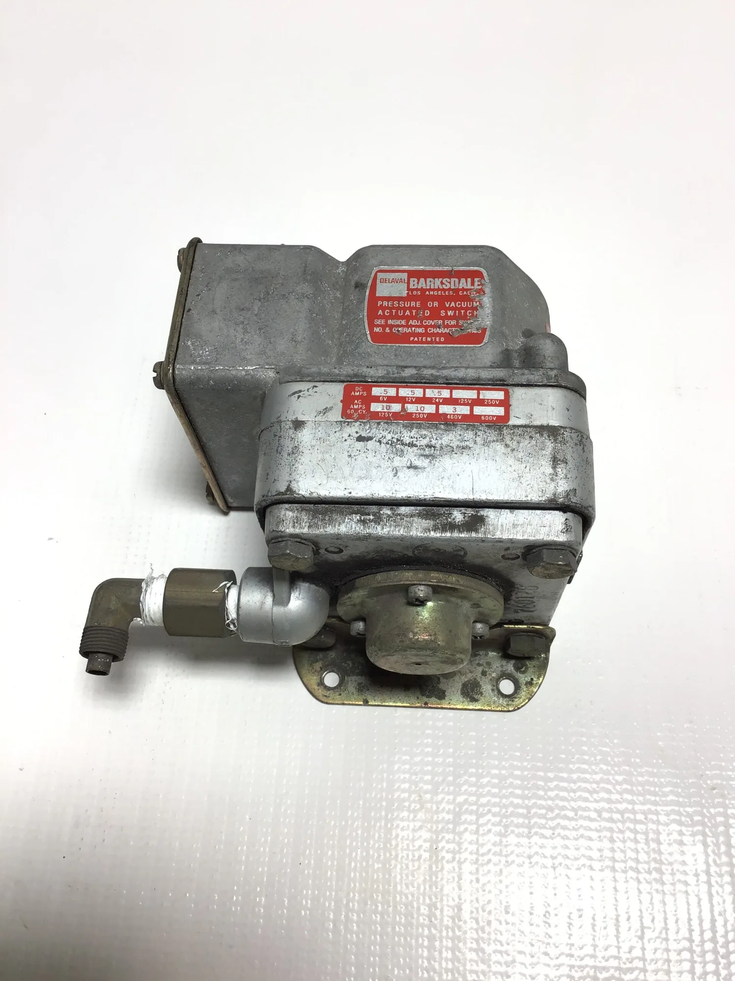 Barksdale DPDIT-A3 Pressure/Vacuum Actuated Switch
