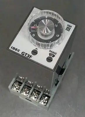 Idec GT3F-2AD24 Electronic Timer 24VAC/DC Loc4E3
