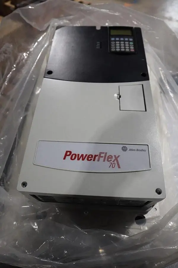 ALLEN BRADLEY 20AD052A3AYNAEC0 SER. A 480VAC POWERFLEX 70 DRIVE NEW STOCK S-592