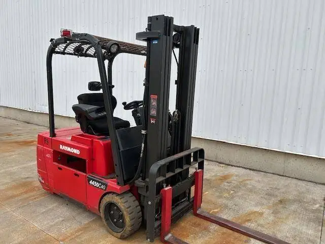 Used RAYMOND 445C40TT 3-Wheel Sit down Electric Counterbalance Forklifts Illinois US | Somerset Equipment Sales #1546169