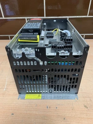 Danfoss VLT6006 HVAC Drive GT4CN1STR3DLF00A00C0 3.7kW/5Hp 380/460VAC Garantie