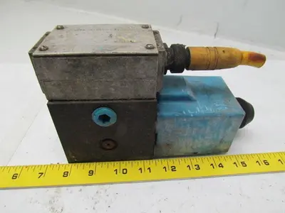 Vickers Eaton 02-126343 PA5DG4S4W 012A H 60 Directional Control Valve