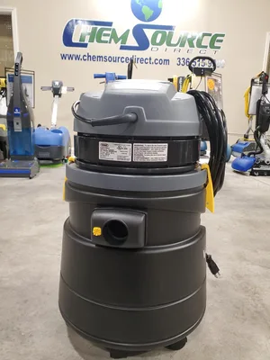 Tennant V-WD-9 Wet/Dry Vacuum     NEW