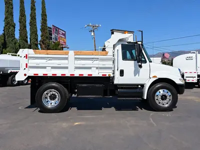 Used 2003 INTERNATIONAL 4300 Box trucks California US | Lillo Machinery #1542381