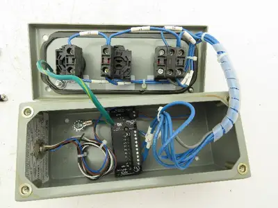 SCE-3PBI Pushbutton Control Station Enclosure Start/Stop/Reset 3-Button Box