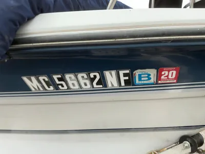 USED 1987 RINKER FIESTA VEE 250