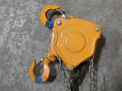 MAGNA Lifting Products Inc. 1/2 Ton Magna Ton Chain Hoist Used