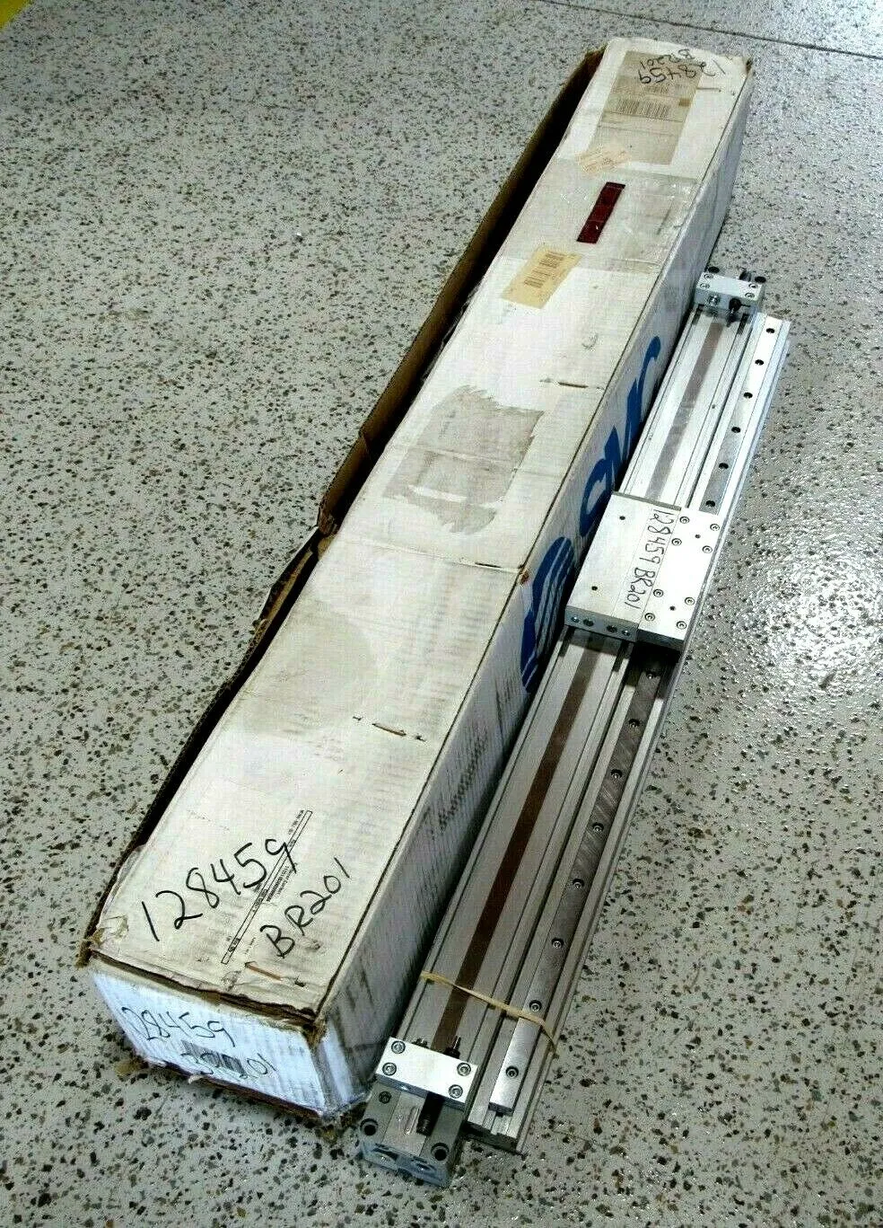 NEW SMC MY1H40-800LZ-XB11 RODLESS CYLINDER MY1H40800LZXB11