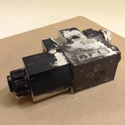 USED YUKEN DSG-01-2B3-D24-5027