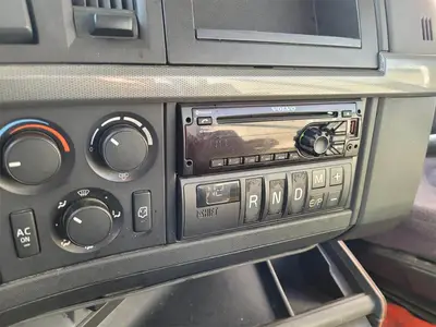 USED 2020 VOLVO VNR64T300
