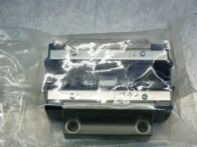 NEW THK HSR20C