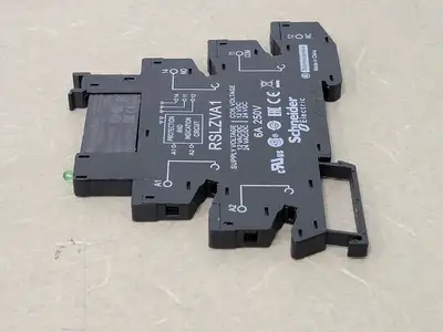USED SCHNEIDER ELECTRIC RSL1AB4BD