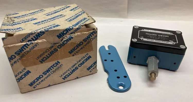 New | in-Stock MICRO SWITCH OP-Q Miscellaneous Equipment (Electrical & Power) Ohio US | Surplus Asset Holdings #1238241