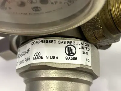 USED VICTOR COMPRESSED GAS REGULATOR 1/4" NPT