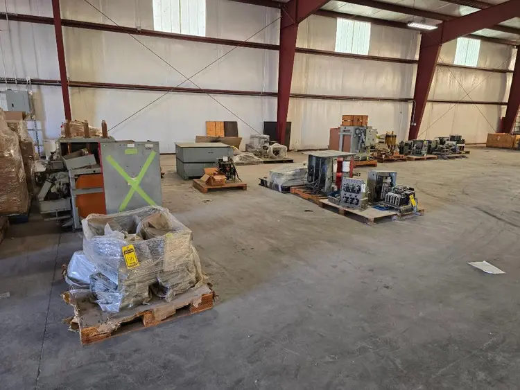 Used _UNKNOWN_ _UNKNOWN_ Circuit Breakers Indiana US | Myron Bowling Auctioneers Inc #1503989