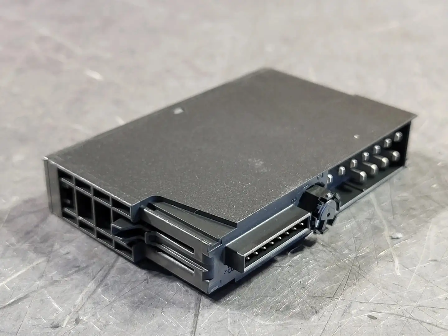 NEW SIEMENS 6ES7 132-4HB01-0AB0