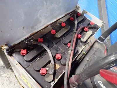 USED THE RAYMOND CORPORATION 8410