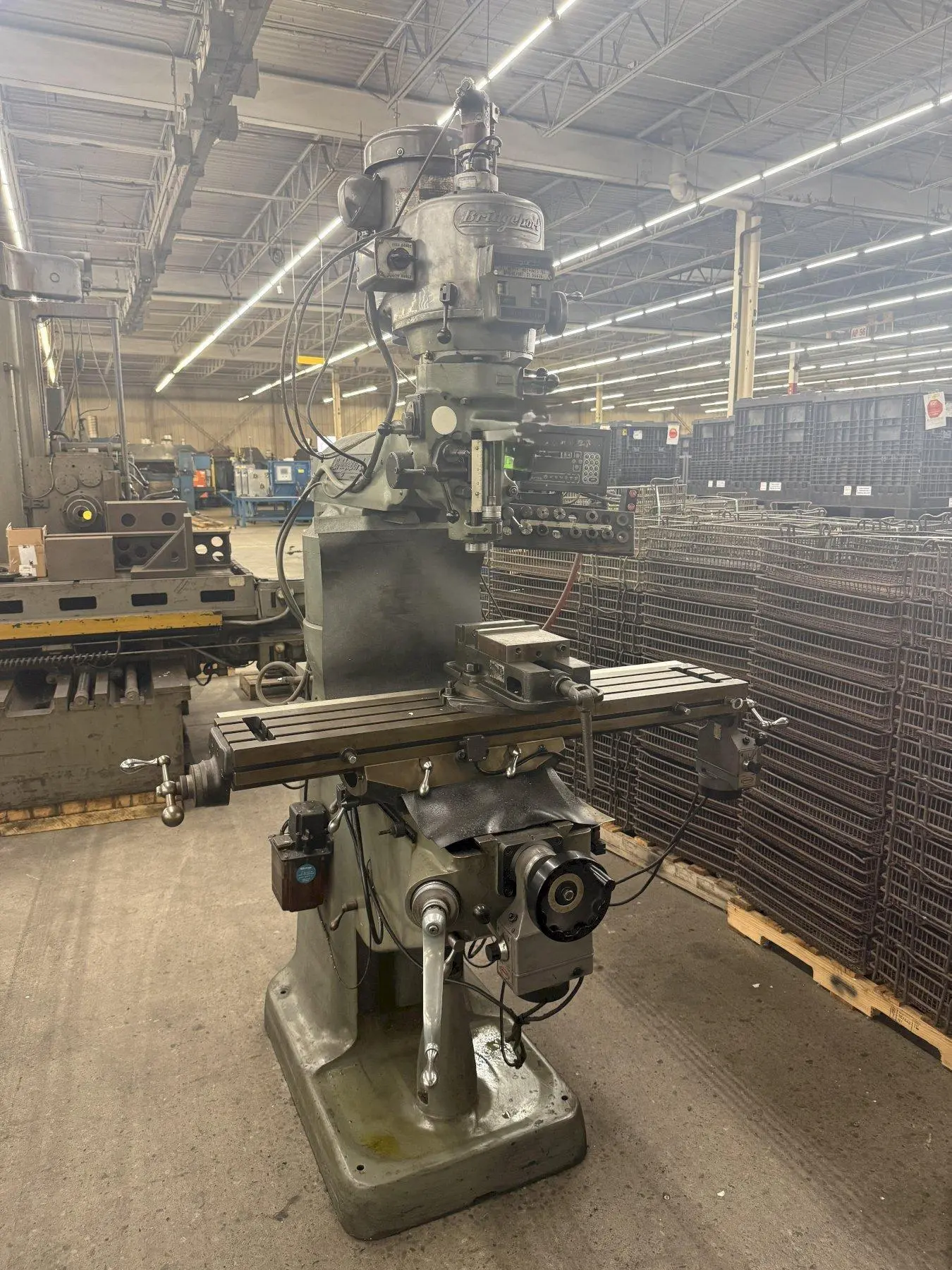 2 HP BRIDGEPORT SERIES I VERTICAL RAM TYPE KNEE MILL, WITH DRO, POWER FEEDS & DRAW BAR: YOBRO #25284
