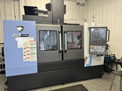2023 DOOSAN DNM 5700 Vertical Machining Centers | CNCsurplus (1)
