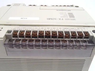 USED MITSUBISHI PROGRAMMABLE CONTROLLER 100-240VAC 50/60HZ