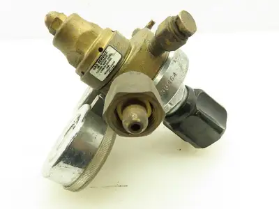 MG Industries LV33464 Dual Gauge Gas/Pressure Adj. Reg. Model 158 4000PSI 60PSI