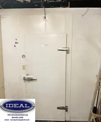 Walk in cooler with 9 glass door - great for convenience store- PRICE REDUCED