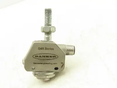 Banner Q4XTBLAF300-Q8 Photoelectric Laser Proximity Sensor w/Mounting Bracket