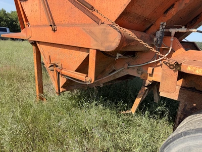 Used GRAVEL SPREADER _UNKNOWN_ Misc Spreaders Michigan US | Miedema Asset Management Group #1320840