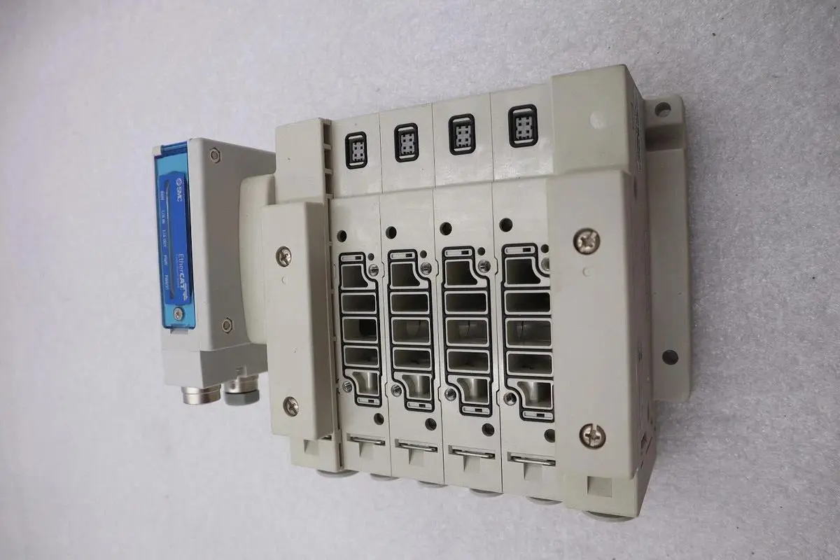 SMC SS5V3-W10S1DAND-04B-C8 / SS5V3W10S1DAND04BC8 (BRAND NEW) STOCK K-2484