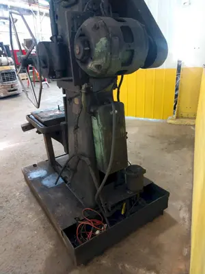 24" DEFIANCE MACHINE WORKS MODEL 200 SINGLE SPINDLE DRILL: STOCK #13426