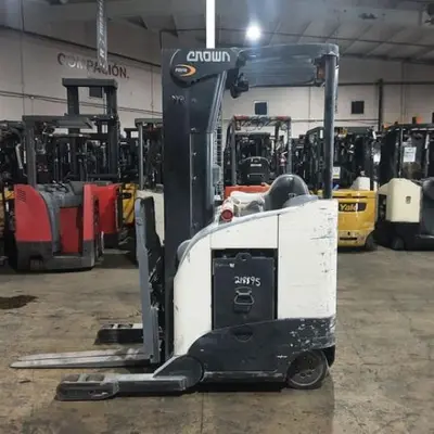 USED 2019 CROWN RR5725-45