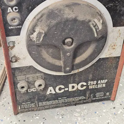 250 Amp AC/DC Stick Welder, Works