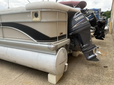 USED 2005 PREMIER 225 LEGEND