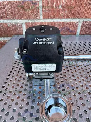 USED ITT PURE FLO .5-316L- RA20MAX 5 WAY DIAPHRAGM VALVE W/ 1/2" SANITARY FITTING