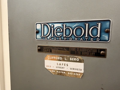 Used DIEBOLD 900 SERIES SAFE Safes Michigan US | Miedema Asset Management Group #1320800