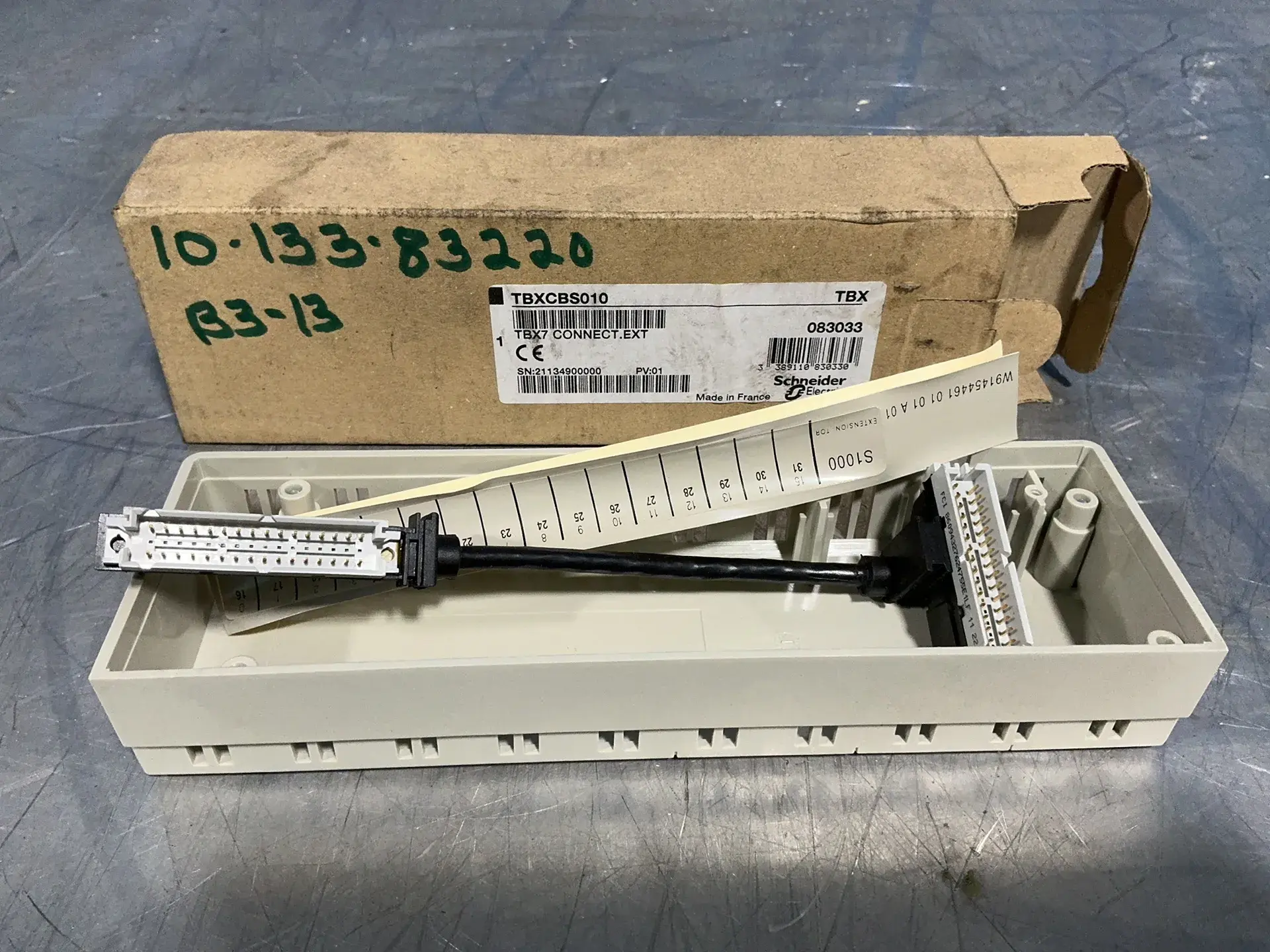 Used SCHNEIDER ELECTRIC TBXCBS010 Connector Accessories Ohio US | HGR 24 #1547104