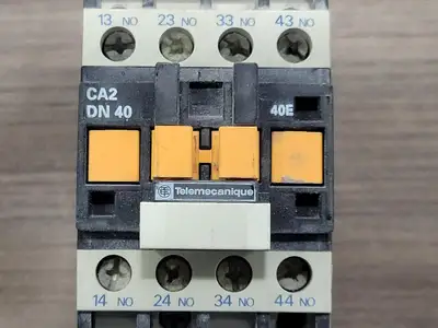 USED TELEMECANIQUE CA2 DN40
