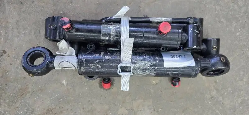 Future QTY 5 Hydraulic Cylinders