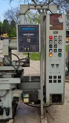 USED 1997 UNIVERSAL AUTOMATIC MACHINE 5.5
