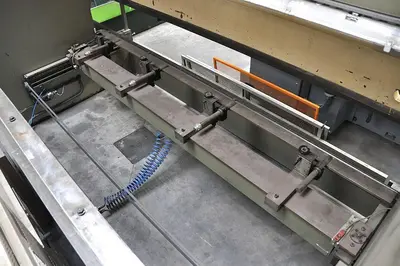 USED SAFAN CNCL 300 TON X 5100 MM CNC